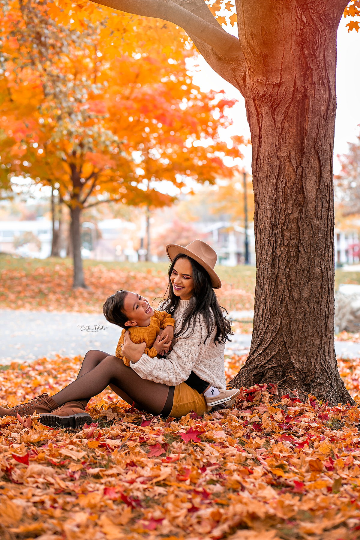 ensaio fotografico em familia, fotografado em Massachusetts por Cinthia Toledo photography, realizado na estacao de outono FALL,  