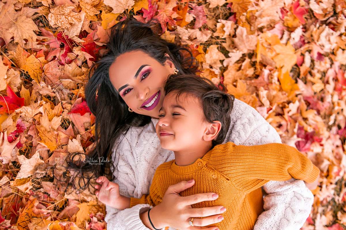 ensaio fotografico em familia, fotografado em Massachusetts por Cinthia Toledo photography, realizado na estacao de outono FALL,  