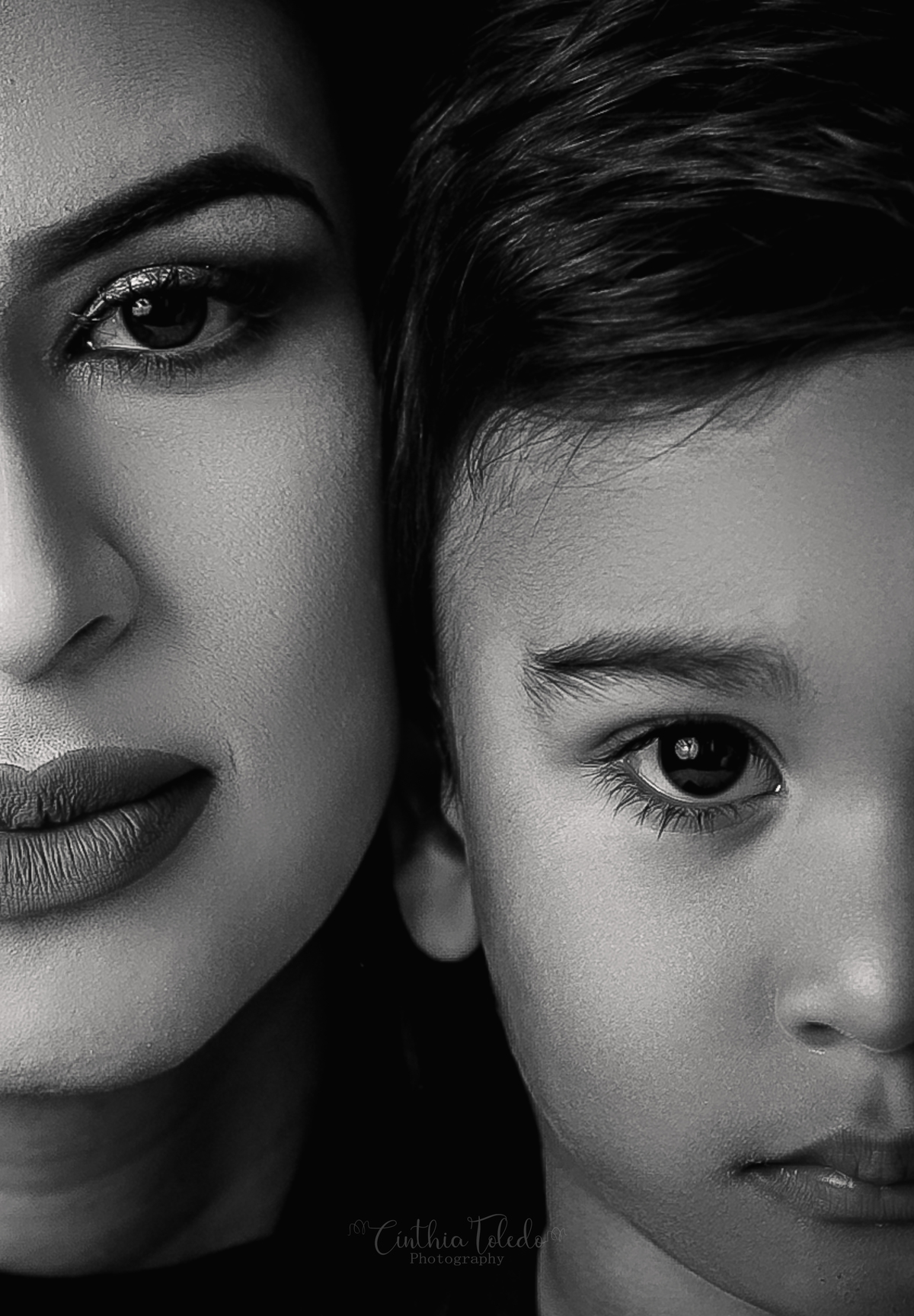 ensaio fotografico em studio de mae e filho realizado em Boston - Massachusetts, fotografado pela fotografa Cinthia Toledo Photography , fotografa de familia. 