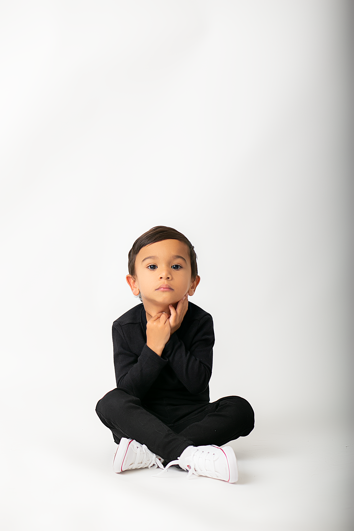 ensaio fotografico em studio de mae e filho realizado em Boston - Massachusetts, fotografado pela fotografa Cinthia Toledo Photography , fotografa de familia. 