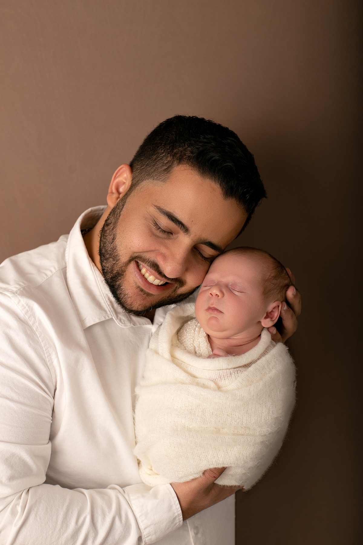 newborn session, ensaio newborn fotografado por Cinthia Toledo Photography em Malden-MA, Boston, pai e filho