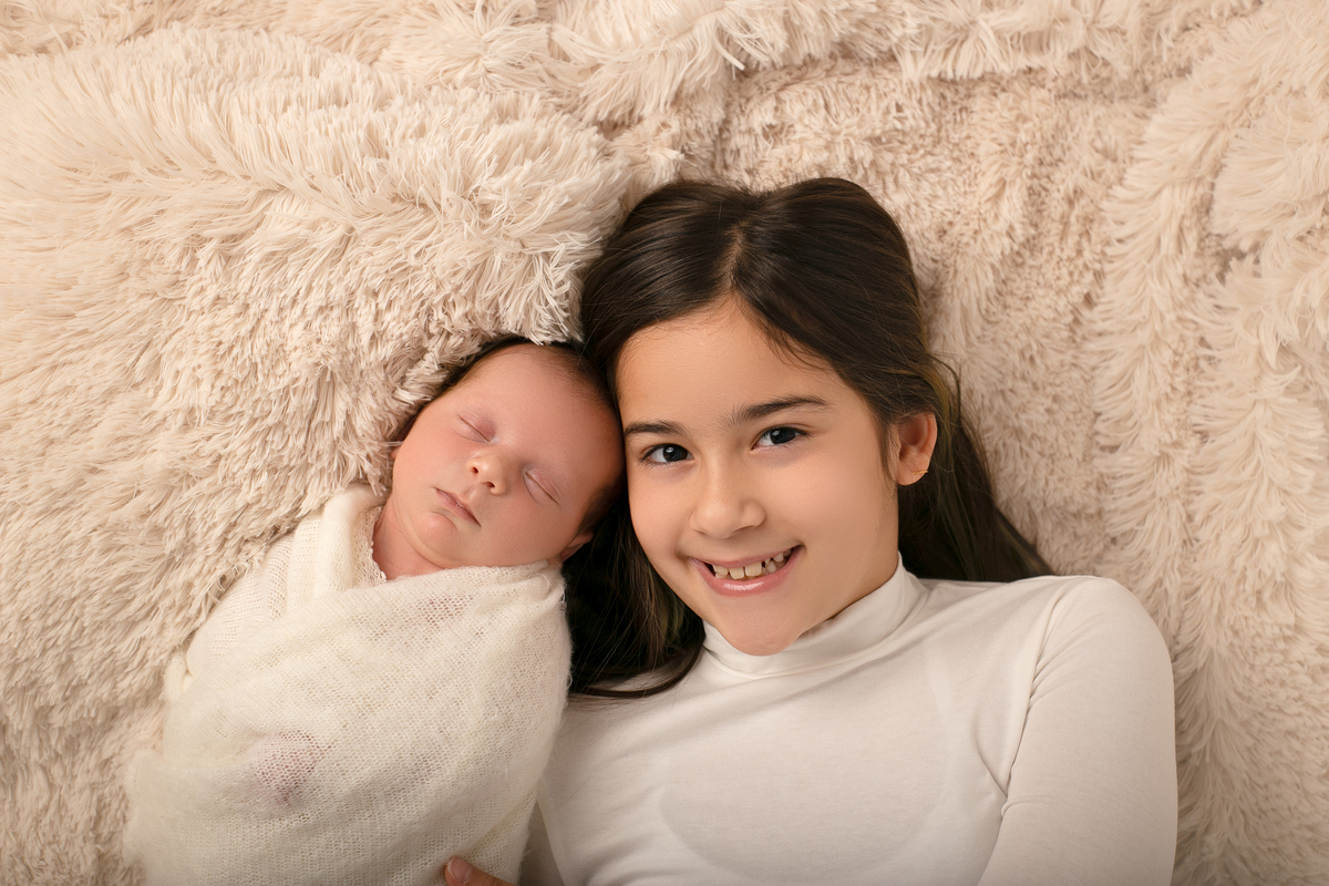 newborn session, ensaio newborn fotografado por Cinthia Toledo Photography em Malden-MA, Boston, irmaos