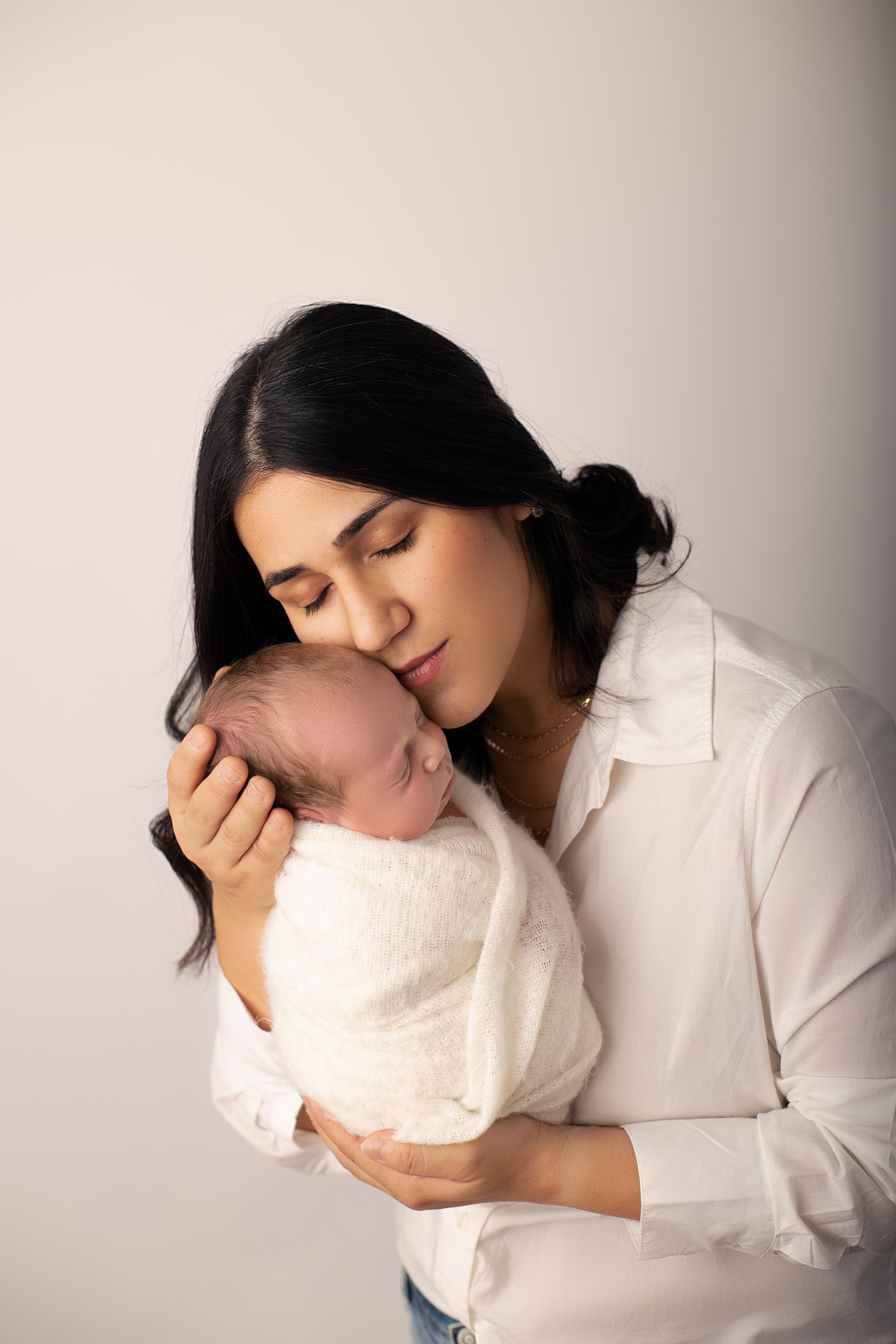 newborn session, ensaio newborn fotografado por Cinthia Toledo Photography em Malden-MA, Boston, mae e filho