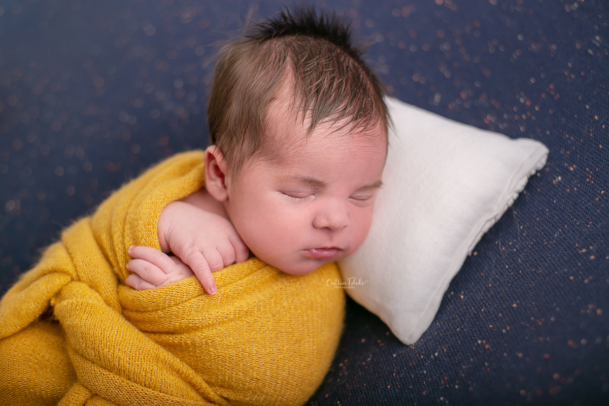 Cinthia Toledo, Malden-Massachusetts, ensaio newborn, fotografia newborn, menino, pacotinho de amor, enroladinho no wrap