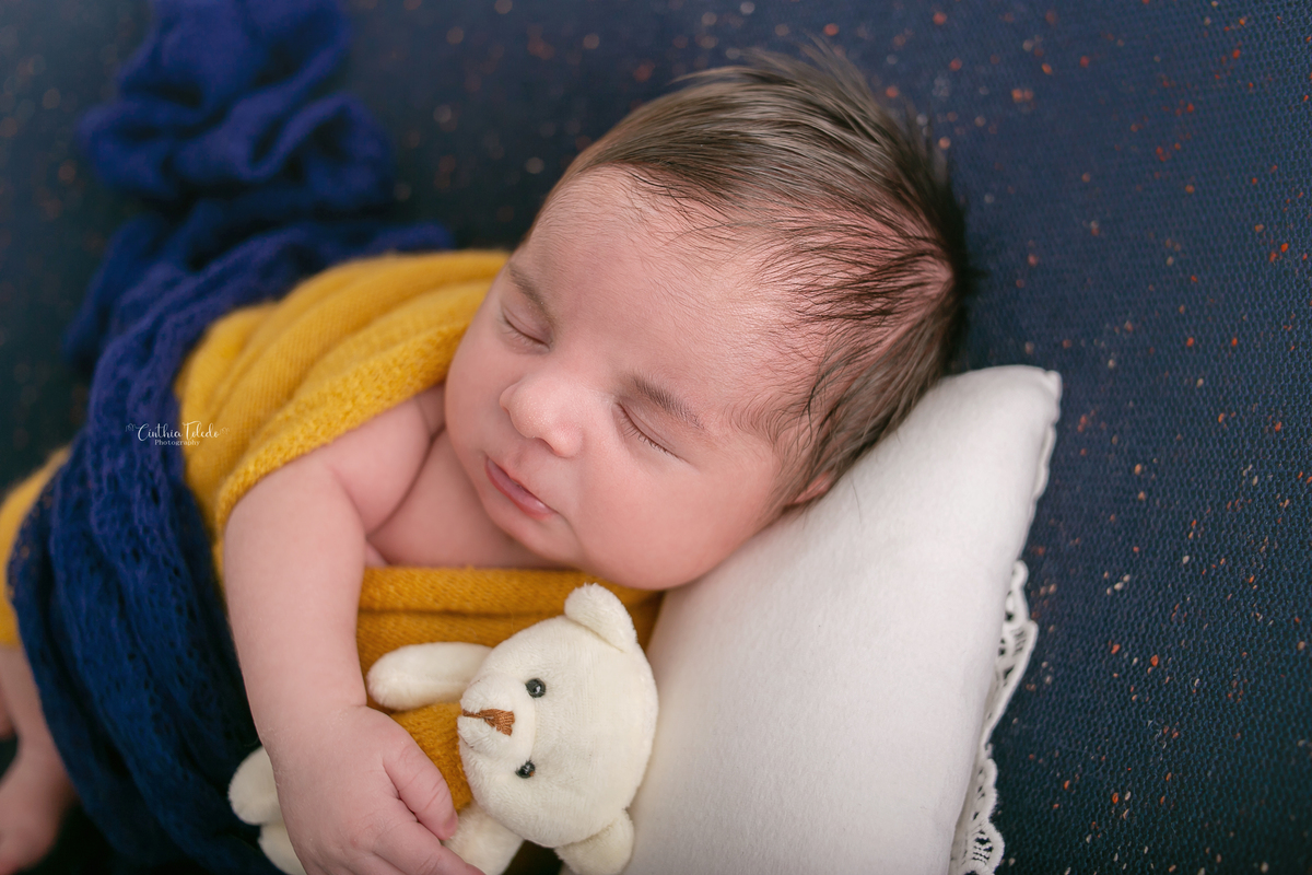 Cinthia Toledo, Malden-Massachusetts, ensaio newborn, fotografia newborn, menino, enroladinho no wrap, pacotinho de amor