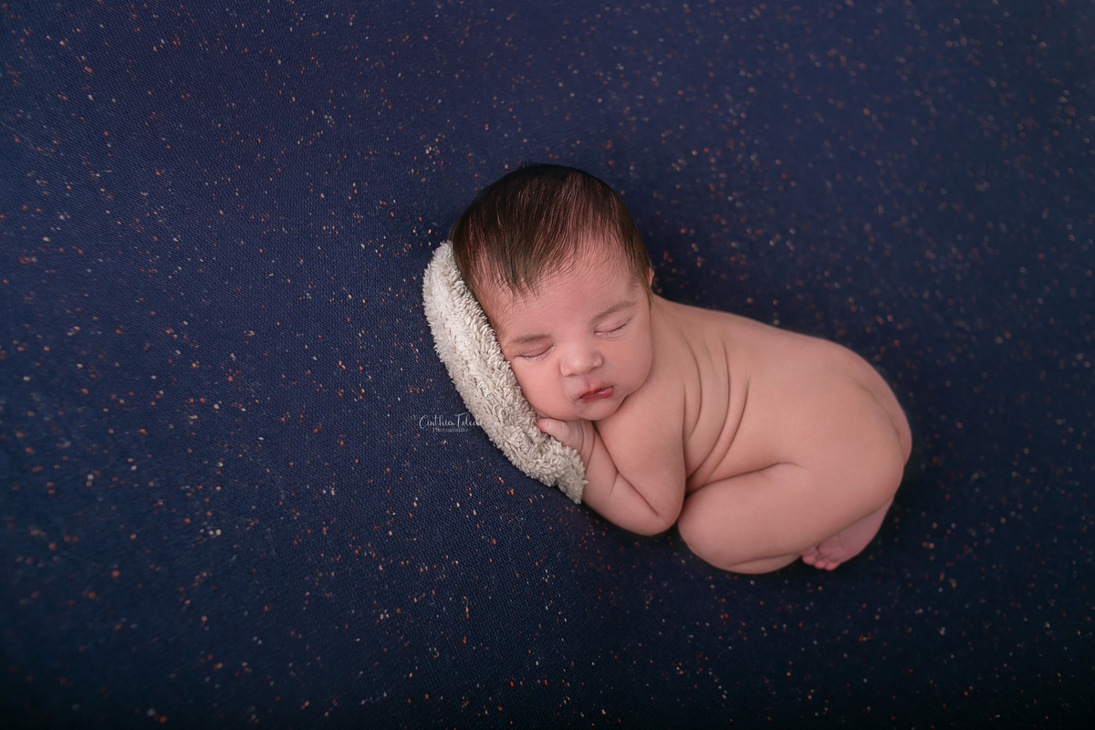 Cinthia Toledo, Malden-Massachusetts, ensaio newborn, fotografia newborn, menino, fotos no puff, peladinho, pose de bundinha