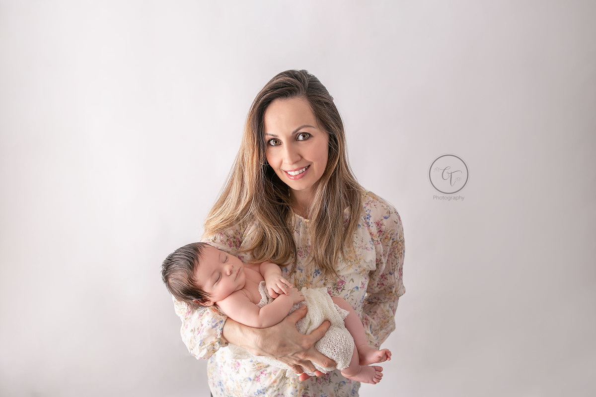 ensaio Newborn, fotografia newborn, fotografia de bebê, fotos com família, foto com a mãe