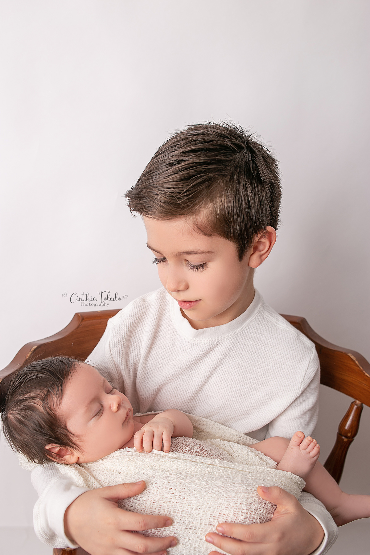 ensaio Newborn, fotografia newborn, fotografia de bebê, fotos com família, foto com o irmão, Cinthia Toledo, Malden-MA, newborn