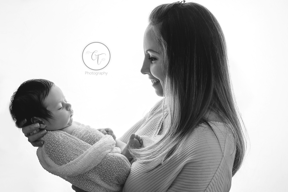 ensaio Newborn, fotografia newborn, fotografia de bebê, fotos com família, foto com a mãe, studio,CinthiaToledo,
Malden-MA,sessão newborn

