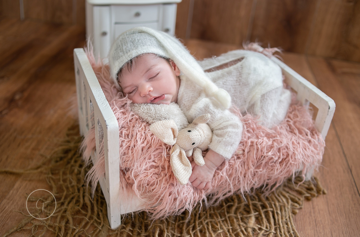 Cínthia Toledo fotógrafa, Malden-MA, fotografa de newborn, ensaio newborn, newborn photography, newborn na caminha, menina