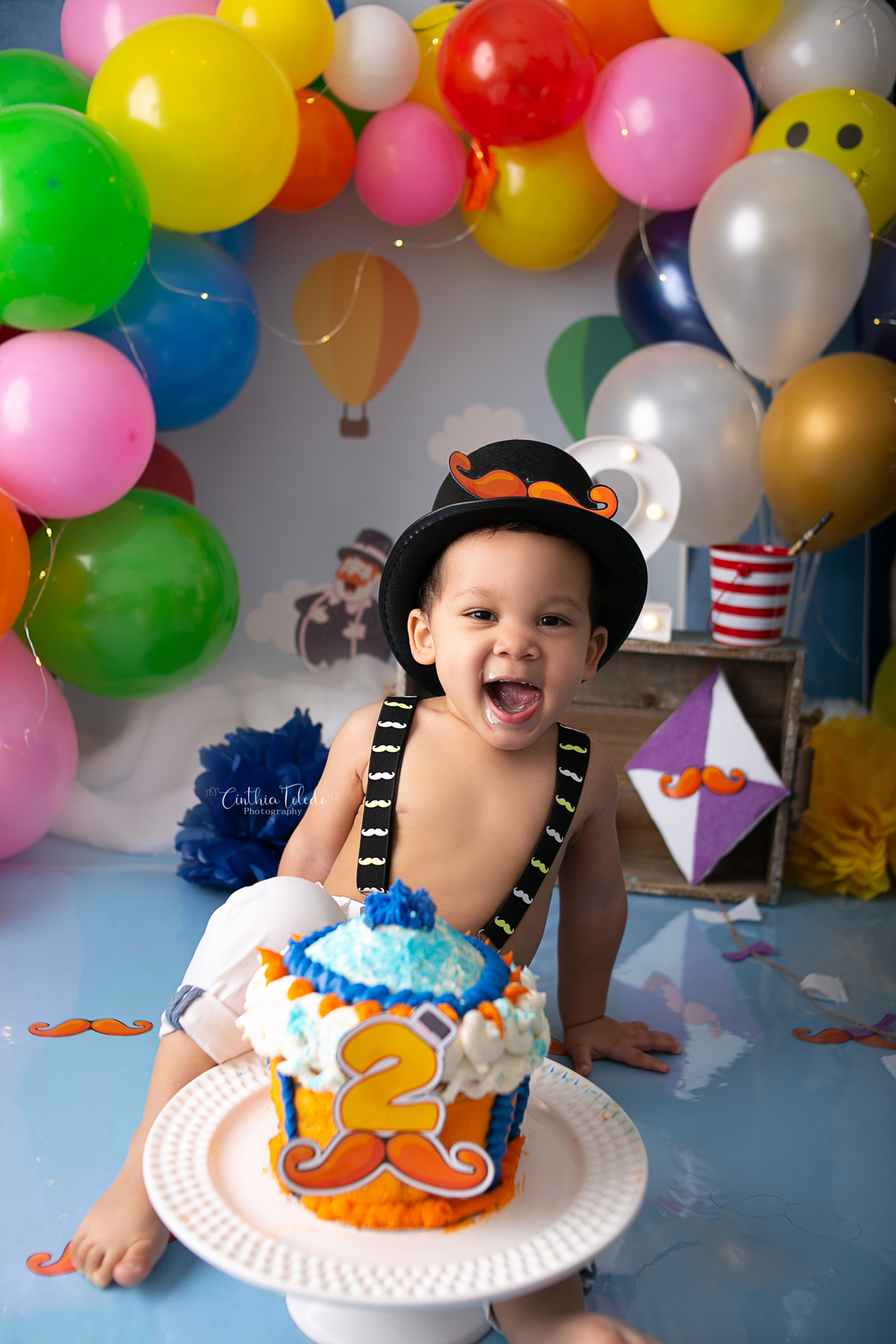 Cínthia Toledo, fotógrafa de família, fotógrafa de newborn e babys, cake smash, smash the cake, 2 anos, ensaio infantil, fotografia de bebês, babys, Malden-MA, mundo bita, cake smash mundo bita, menino