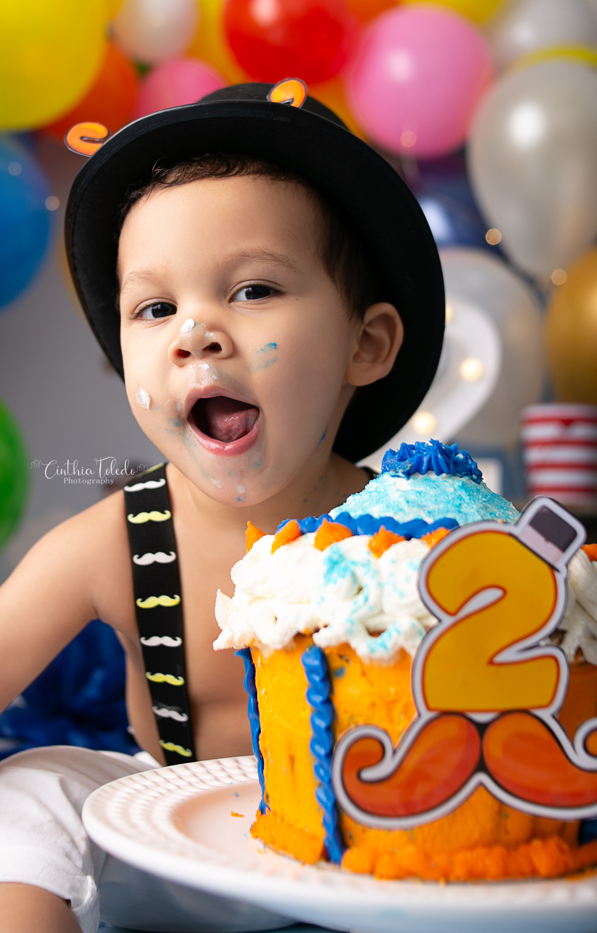Cínthia Toledo, fotógrafa de família, fotógrafa de newborn e babys, cake smash, smash the cake, 2 anos, ensaio infantil, fotografia de bebês, babys, Malden-MA, mundo bita, cake smash mundo bita, menino