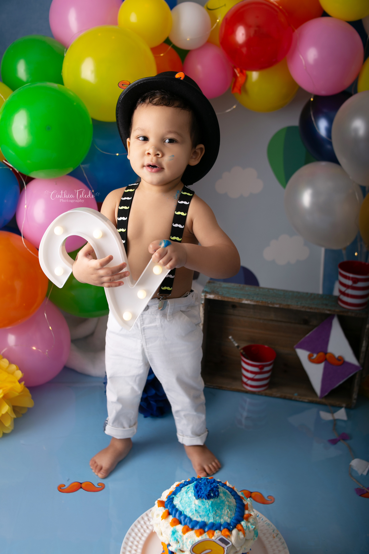 Cínthia Toledo, fotógrafa de família, fotógrafa de newborn e babys, cake smash, smash the cake, 2 anos, ensaio infantil, fotografia de bebês, babys, Malden-MA, mundo bita, cake smash mundo bita, menino