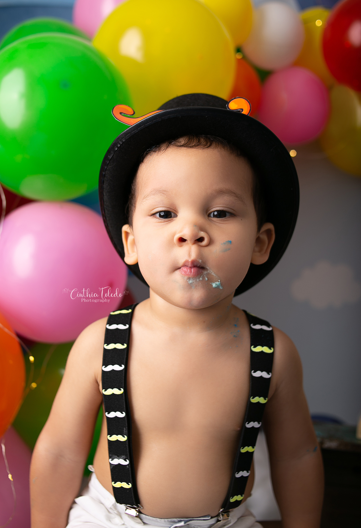 Cínthia Toledo, fotógrafa de família, fotógrafa de newborn e babys, cake smash, smash the cake, 2 anos, ensaio infantil, fotografia de bebês, babys, Malden-MA, mundo bita, cake smash mundo bita, menino