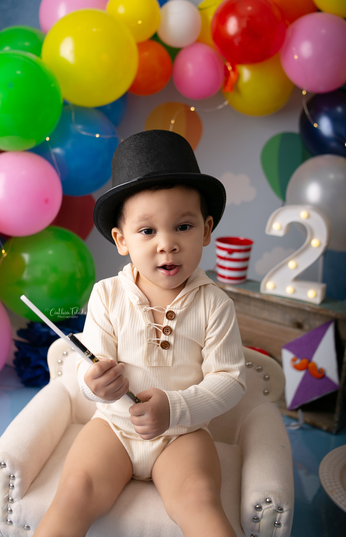 Cínthia Toledo, fotógrafa de família, fotógrafa de newborn e babys, cake smash, smash the cake, 2 anos, ensaio infantil, fotografia de bebês, babys, Malden-MA, mundo bita, cake smash mundo bita, menino