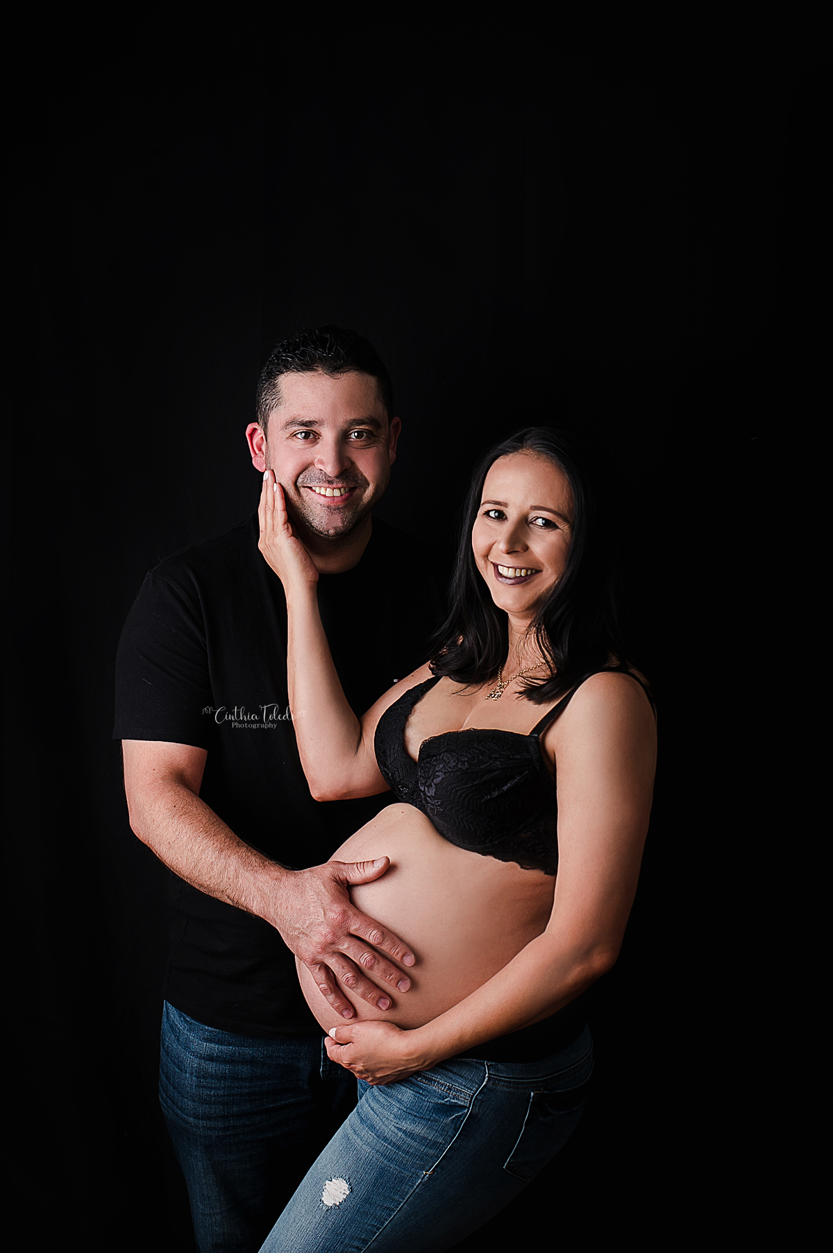 Ensaio fotográfico gestante realizado em studio, localizado em Malden-MA, fotografado por Cinthia Toledo.  