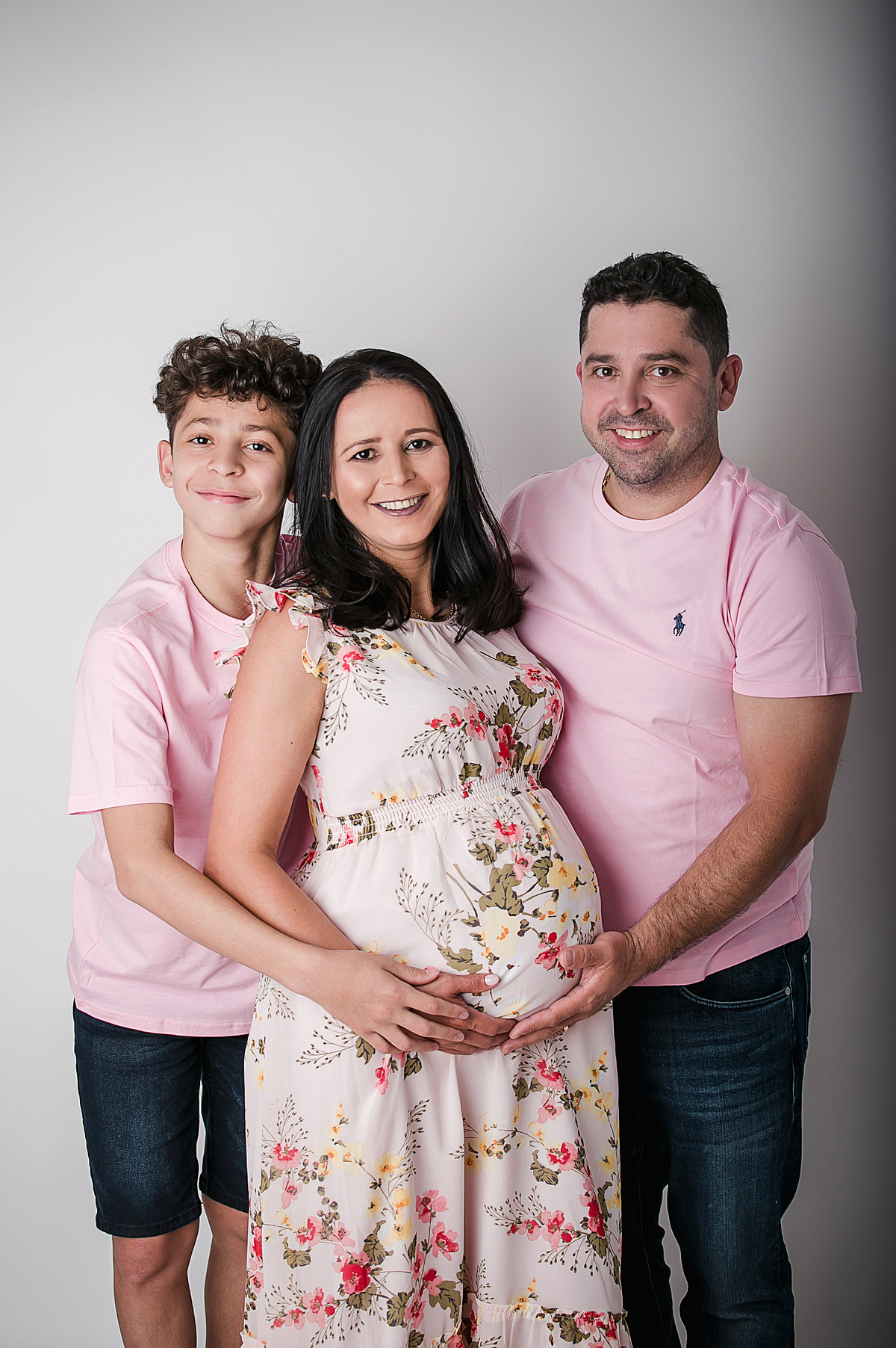 Ensaio fotográfico gestante realizado em studio, localizado em Malden-MA, fotografado por Cinthia Toledo.  