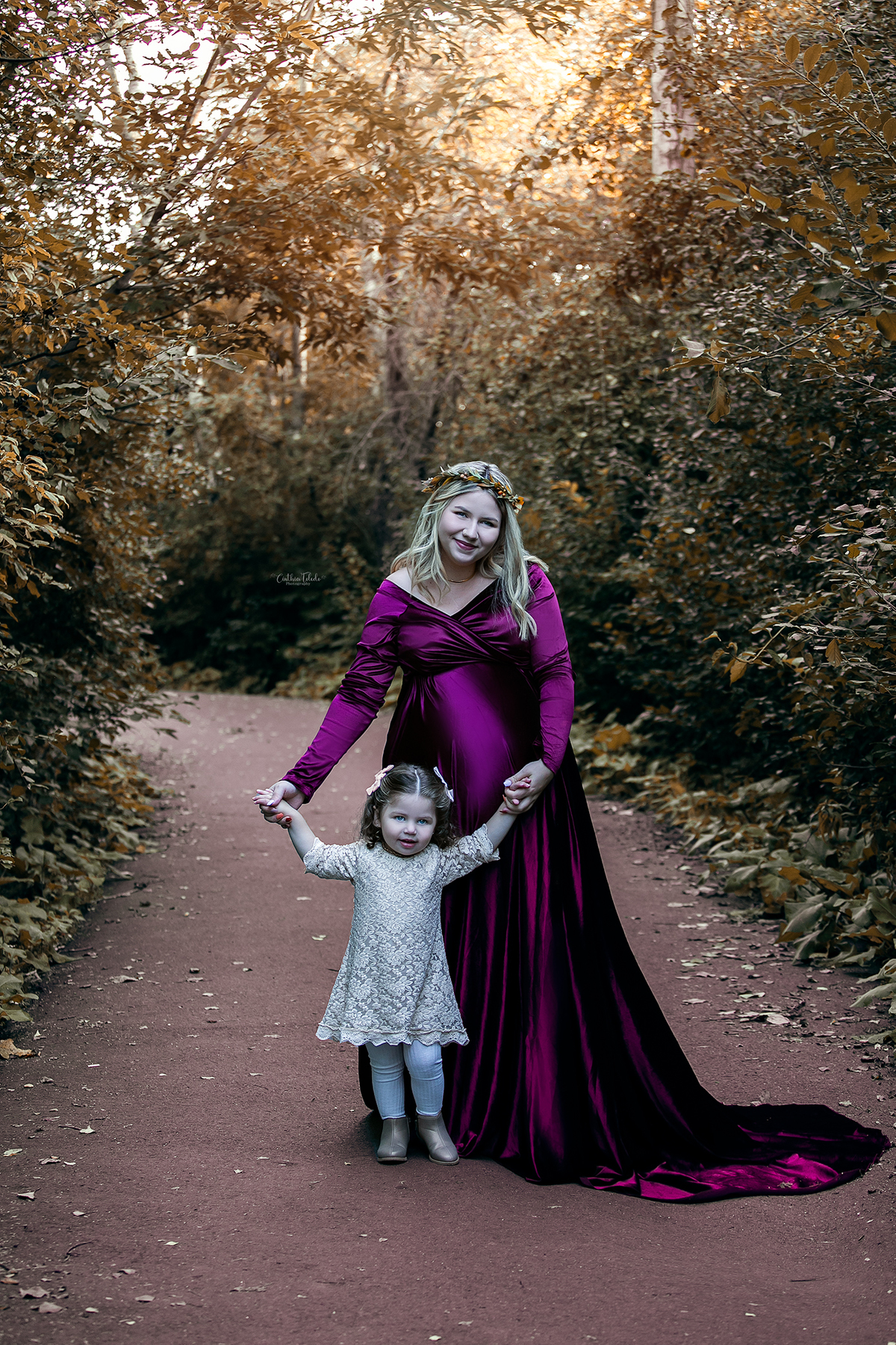 Ensaio fotográfico de gestante, maternity, pregnancy e família, fotografado por Cinthia Toledo photography, Fotógrafa de família. mãe e filha em uma sessão de gestante nos Eua.