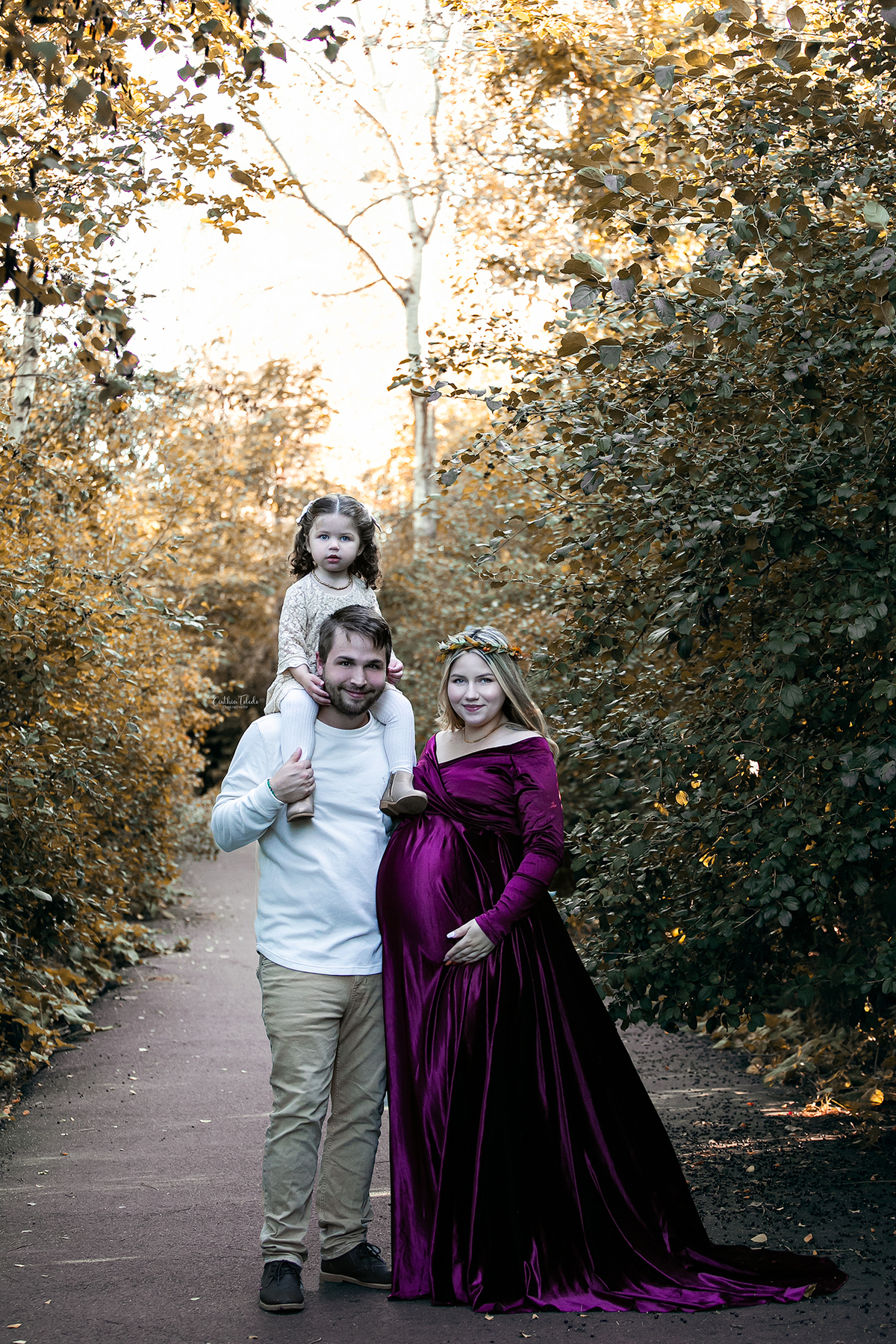 Ensaio fotográfico de gestante, maternity, pregnancy e família, fotografado por Cinthia Toledo photography, Fotógrafa de família. mãe, pai e filha em uma sessão de gestante nos Eua.
