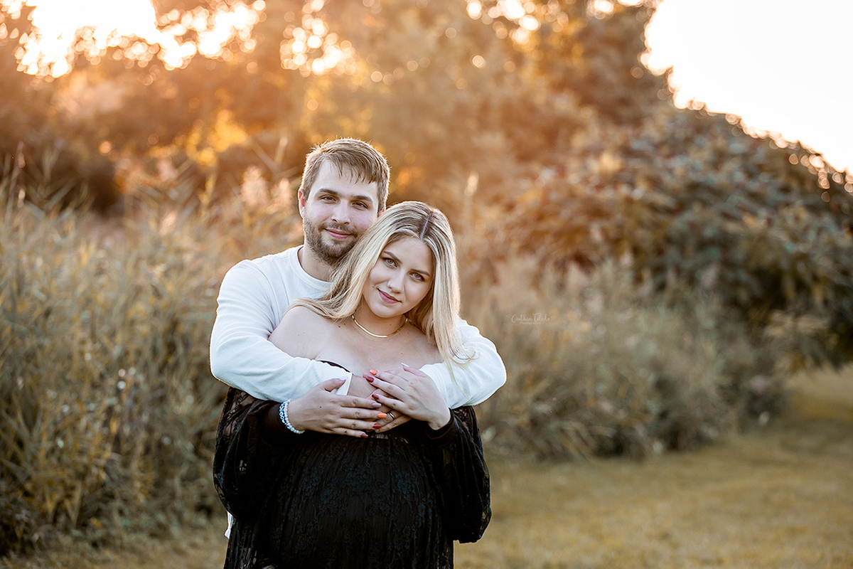 Ensaio fotográfico de gestante, maternity, pregnancy e família, fotografado por Cinthia Toledo photography, Fotógrafa de família.  sessão de gestante nos Eua. casal em sessão de gestante 