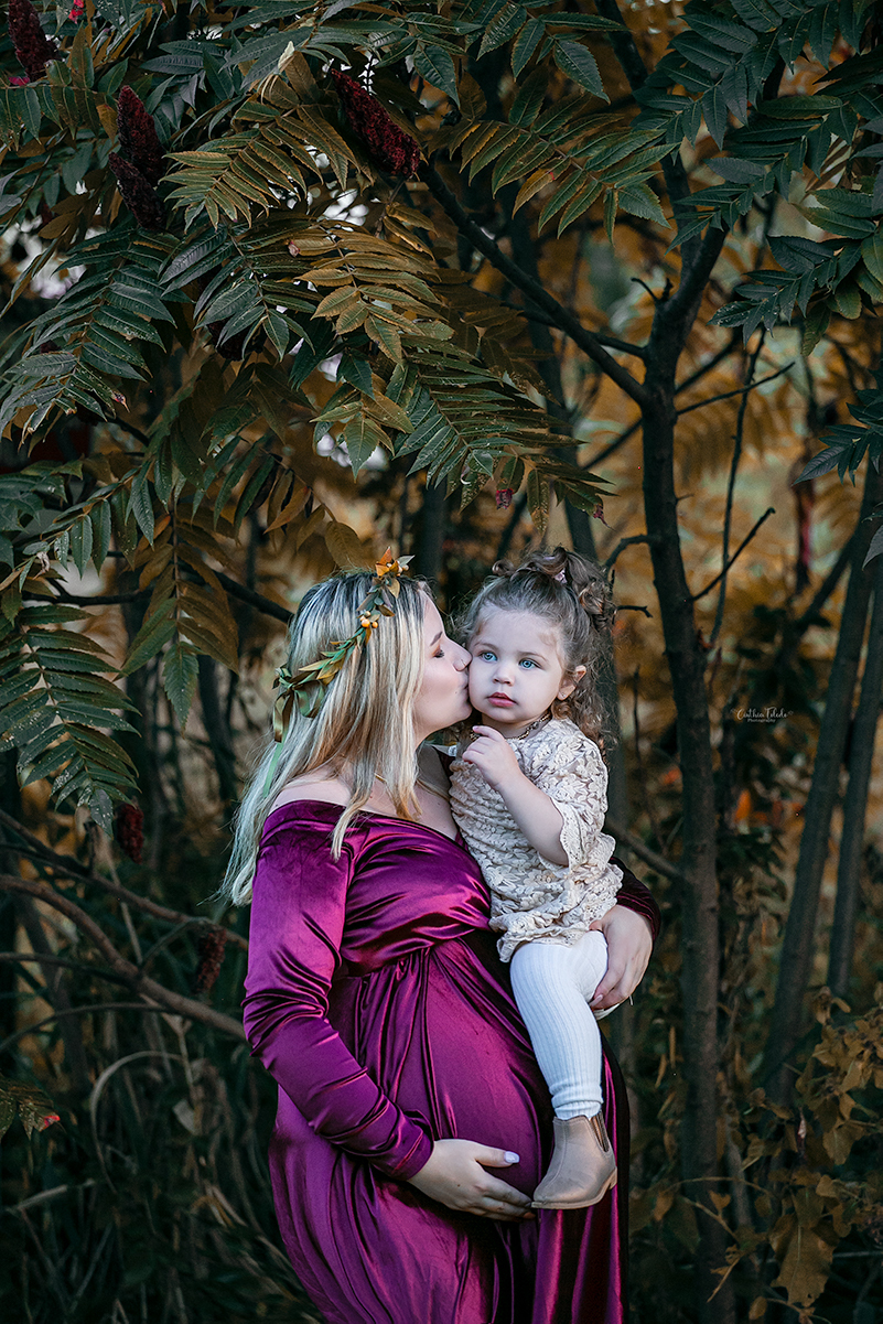 Ensaio fotográfico de gestante, maternity, pregnancy e família, fotografado por Cinthia Toledo photography, Fotógrafa de família.  sessão de gestante nos Eua. mãe e filha em sessão de gestante