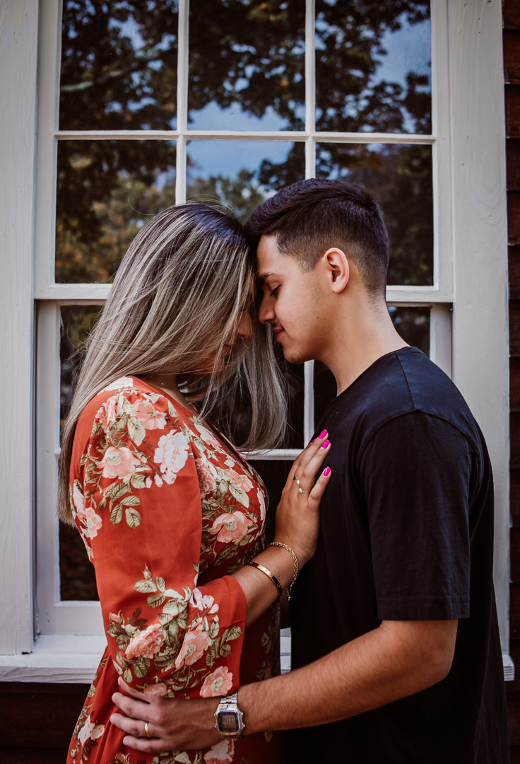 ensaio fotografico de casal realizado em Saugus-MA nos EUA, fotografado por Cinthia Toledo Fotografia/photography , fotografa de familia. fotos ao ar livre, natureza, romance, outono, fall.