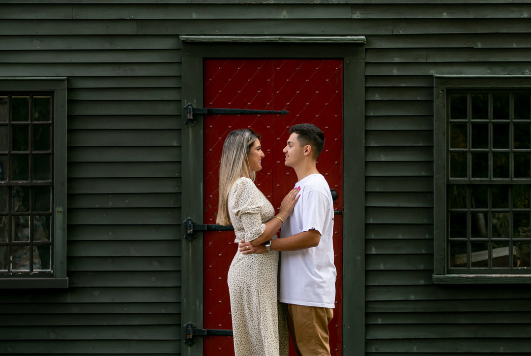 ensaio fotografico de casal realizado em Saugus-MA nos EUA, fotografado por Cinthia Toledo Fotografia/photography , fotografa de familia. fotos ao ar livre, natureza, romance, outono, fall.
