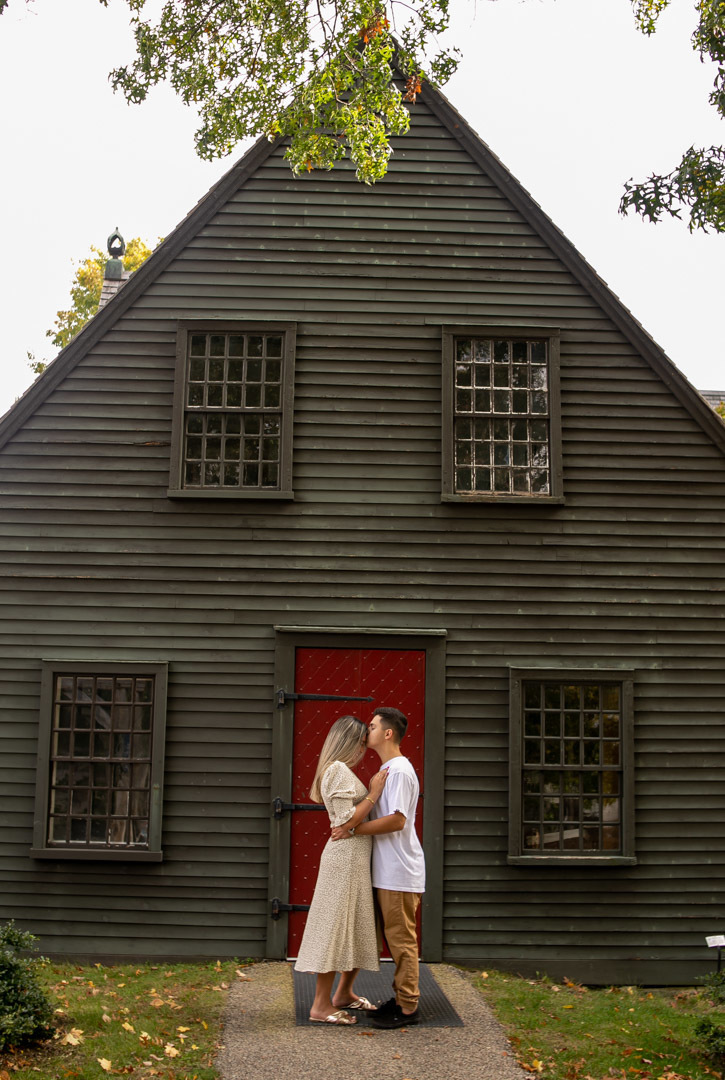 ensaio fotografico de casal realizado em Saugus-MA nos EUA, fotografado por Cinthia Toledo Fotografia/photography , fotografa de familia. fotos ao ar livre, natureza, romance, outono, fall.