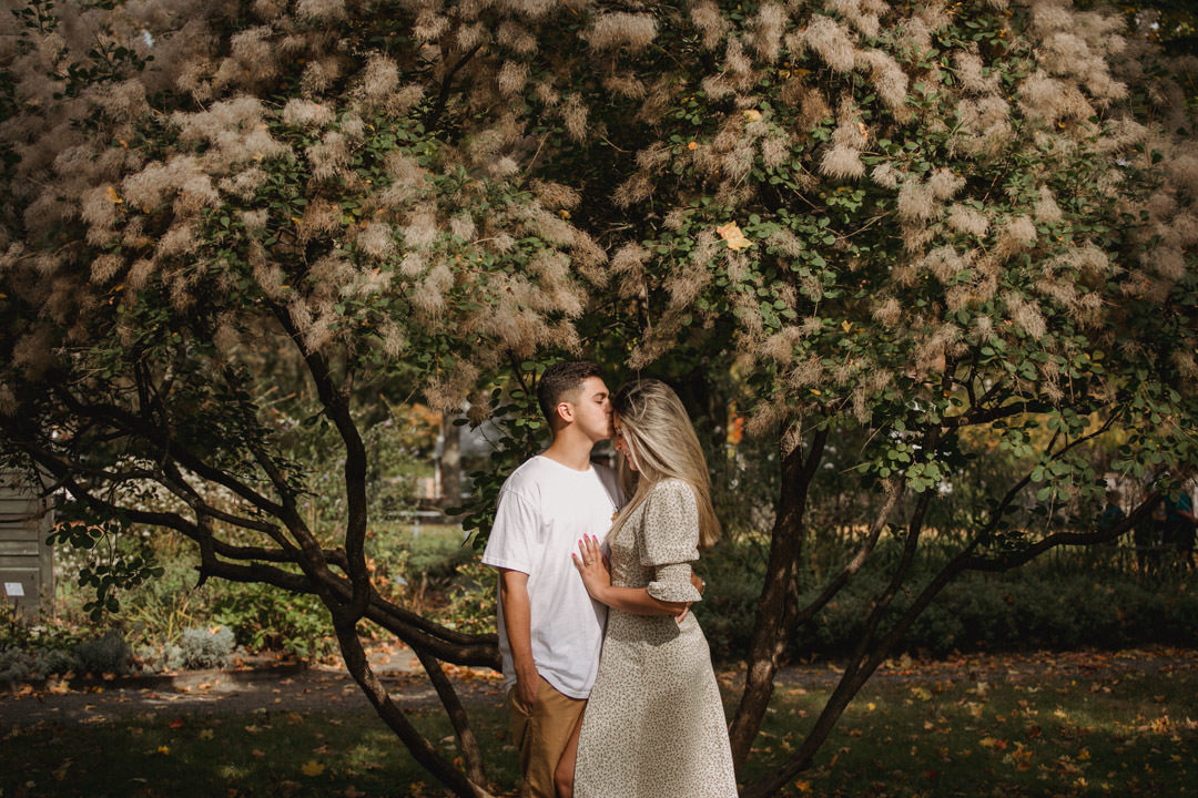 ensaio fotografico de casal realizado em Saugus-MA nos EUA, fotografado por Cinthia Toledo Fotografia/photography , fotografa de familia. fotos ao ar livre, natureza, romance, outono, fall.