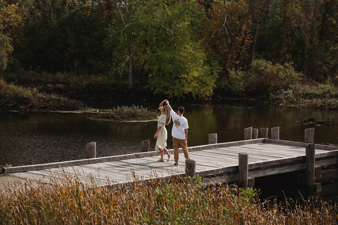 ensaio fotografico de casal realizado em Saugus-MA nos EUA, fotografado por Cinthia Toledo Fotografia/photography , fotografa de familia. fotos ao ar livre, natureza, romance, outono, fall.