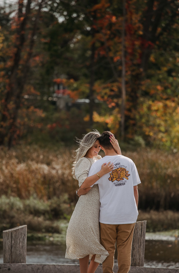 ensaio fotografico de casal realizado em Saugus-MA nos EUA, fotografado por Cinthia Toledo Fotografia/photography , fotografa de familia. fotos ao ar livre, natureza, romance, outono, fall.