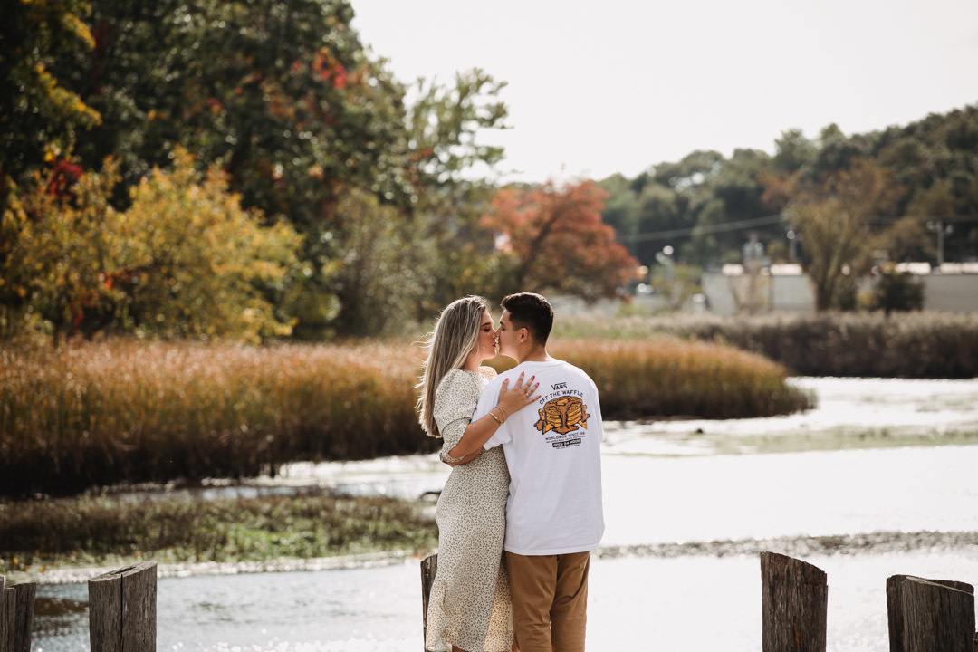 ensaio fotografico de casal realizado em Saugus-MA nos EUA, fotografado por Cinthia Toledo Fotografia/photography , fotografa de familia. fotos ao ar livre, natureza, romance, outono, fall.