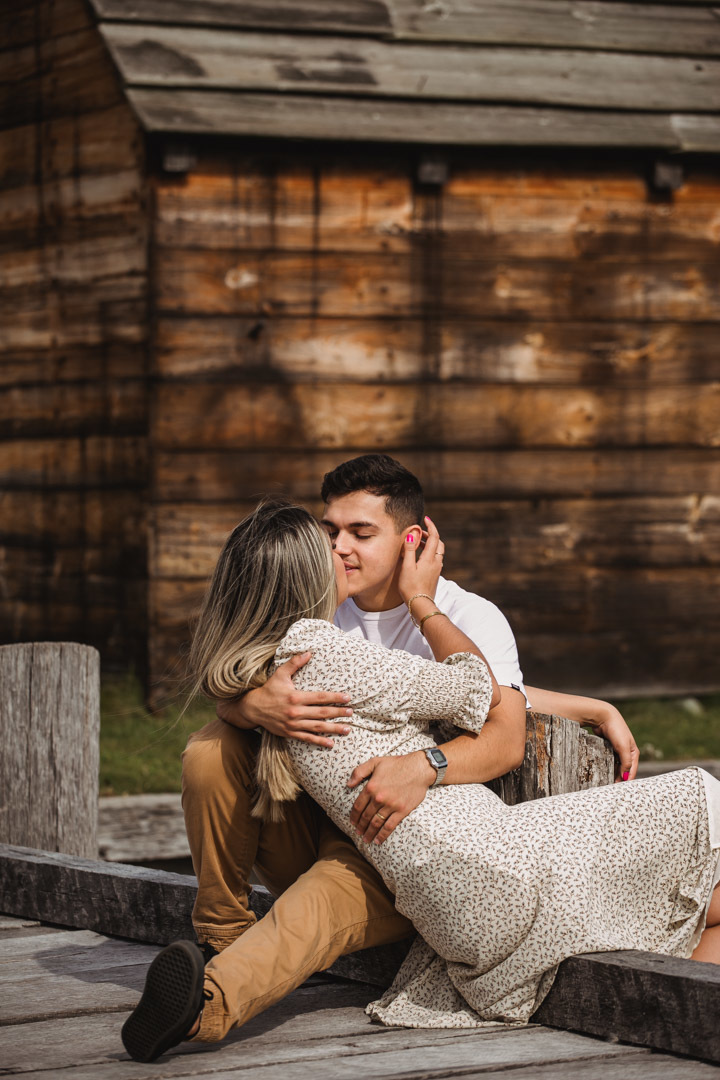 ensaio fotografico de casal realizado em Saugus-MA nos EUA, fotografado por Cinthia Toledo Fotografia/photography , fotografa de familia. fotos ao ar livre, natureza, romance, outono, fall.