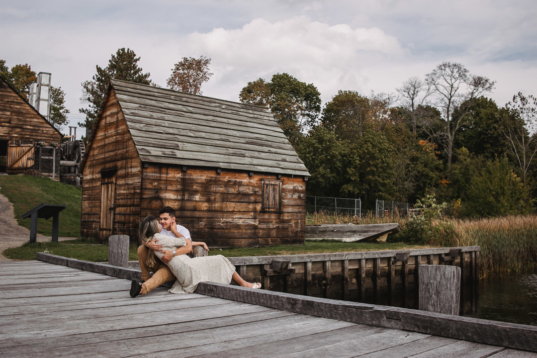 ensaio fotografico de casal realizado em Saugus-MA nos EUA, fotografado por Cinthia Toledo Fotografia/photography , fotografa de familia. fotos ao ar livre, natureza, romance, outono, fall.