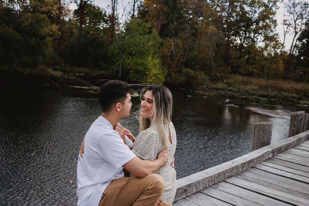 ensaio fotografico de casal realizado em Saugus-MA nos EUA, fotografado por Cinthia Toledo Fotografia/photography , fotografa de familia. fotos ao ar livre, natureza, romance, outono, fall.
