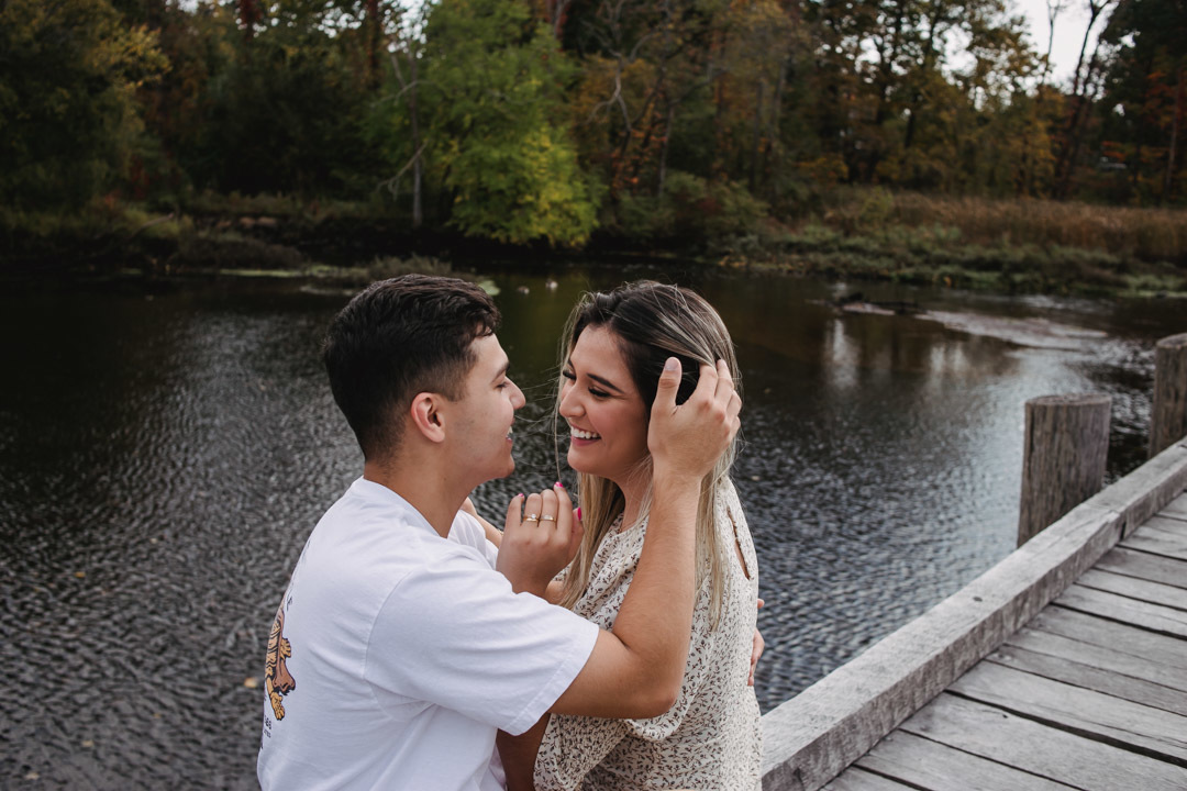 ensaio fotografico de casal realizado em Saugus-MA nos EUA, fotografado por Cinthia Toledo Fotografia/photography , fotografa de familia. fotos ao ar livre, natureza, romance, outono, fall.