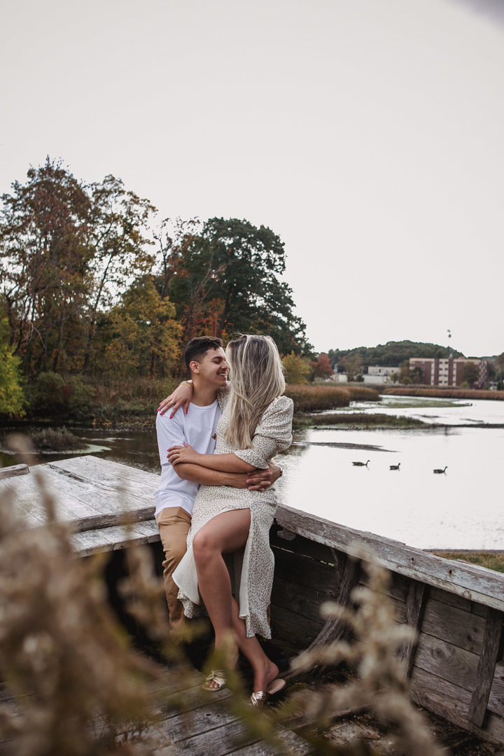 ensaio fotografico de casal realizado em Saugus-MA nos EUA, fotografado por Cinthia Toledo Fotografia/photography , fotografa de familia. fotos ao ar livre, natureza, romance, outono, fall.