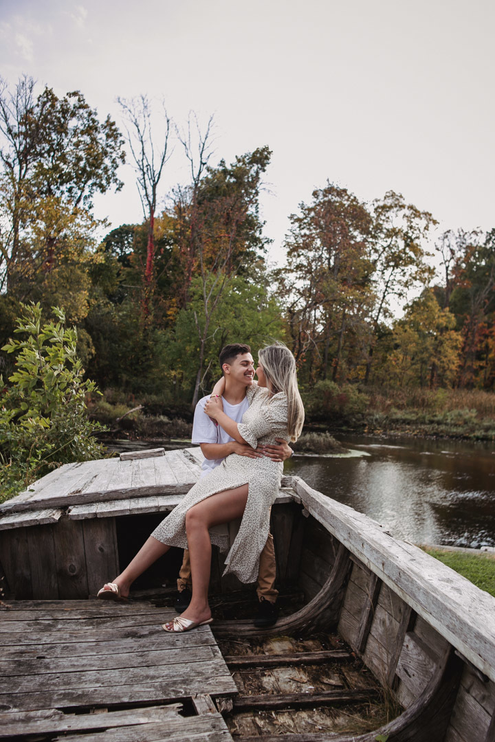 ensaio fotografico de casal realizado em Saugus-MA nos EUA, fotografado por Cinthia Toledo Fotografia/photography , fotografa de familia. fotos ao ar livre, natureza, romance, outono, fall.