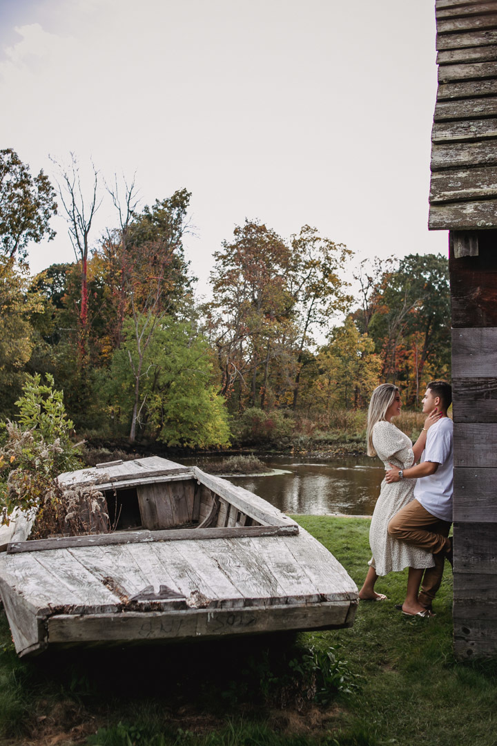 ensaio fotografico de casal realizado em Saugus-MA nos EUA, fotografado por Cinthia Toledo Fotografia/photography , fotografa de familia. fotos ao ar livre, natureza, romance, outono, fall.