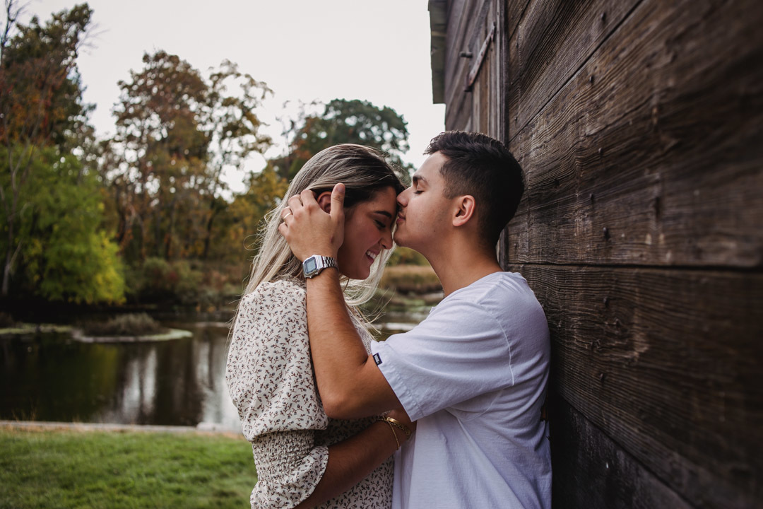 ensaio fotografico de casal realizado em Saugus-MA nos EUA, fotografado por Cinthia Toledo Fotografia/photography , fotografa de familia. fotos ao ar livre, natureza, romance, outono, fall.