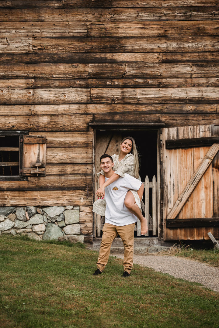 ensaio fotografico de casal realizado em Saugus-MA nos EUA, fotografado por Cinthia Toledo Fotografia/photography , fotografa de familia. fotos ao ar livre, natureza, romance, outono, fall.