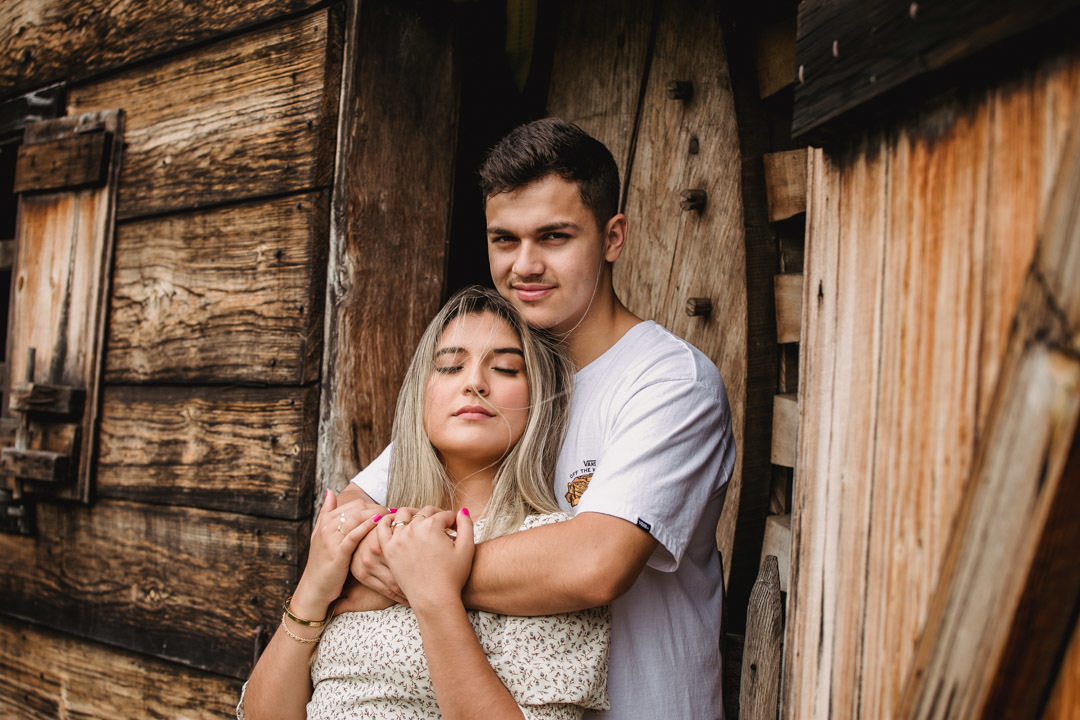 ensaio fotografico de casal realizado em Saugus-MA nos EUA, fotografado por Cinthia Toledo Fotografia/photography , fotografa de familia. fotos ao ar livre, natureza, romance, outono, fall.