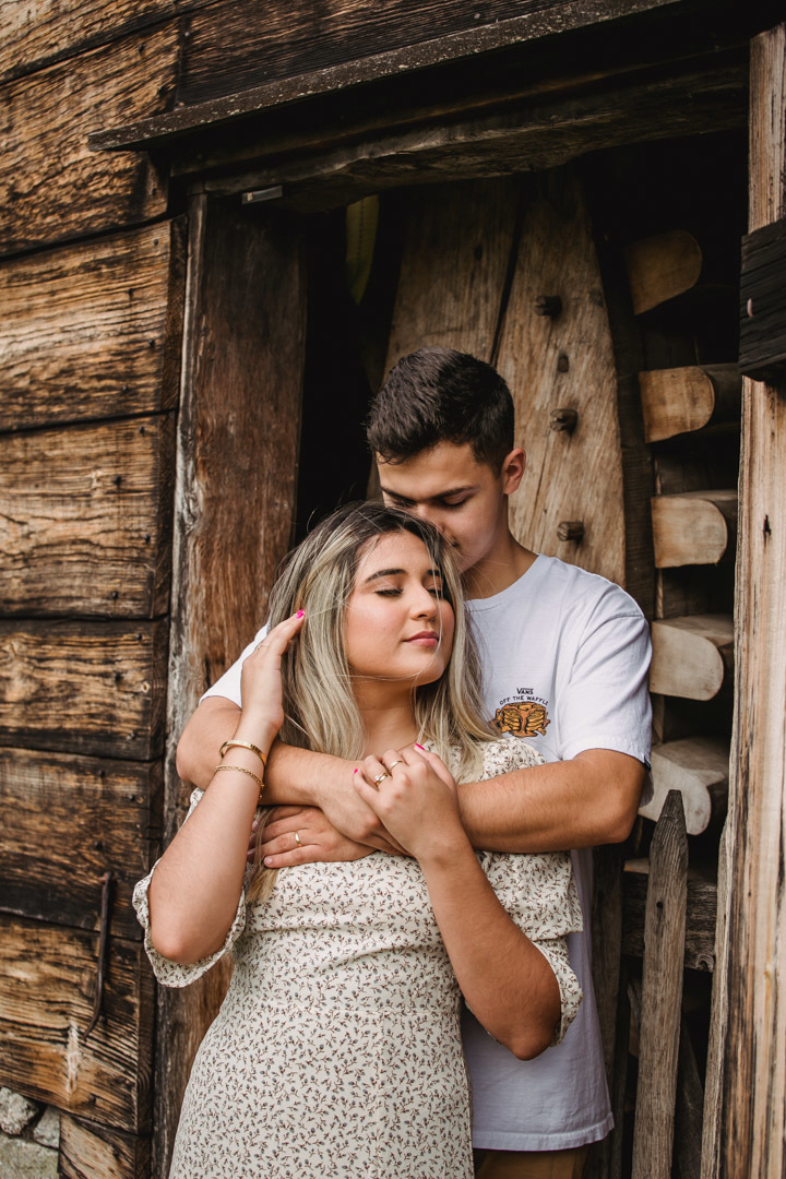 ensaio fotografico de casal realizado em Saugus-MA nos EUA, fotografado por Cinthia Toledo Fotografia/photography , fotografa de familia. fotos ao ar livre, natureza, romance, outono, fall.