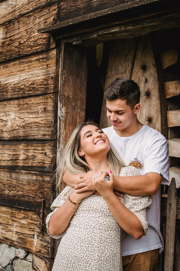 ensaio fotografico de casal realizado em Saugus-MA nos EUA, fotografado por Cinthia Toledo Fotografia/photography , fotografa de familia. fotos ao ar livre, natureza, romance, outono, fall.