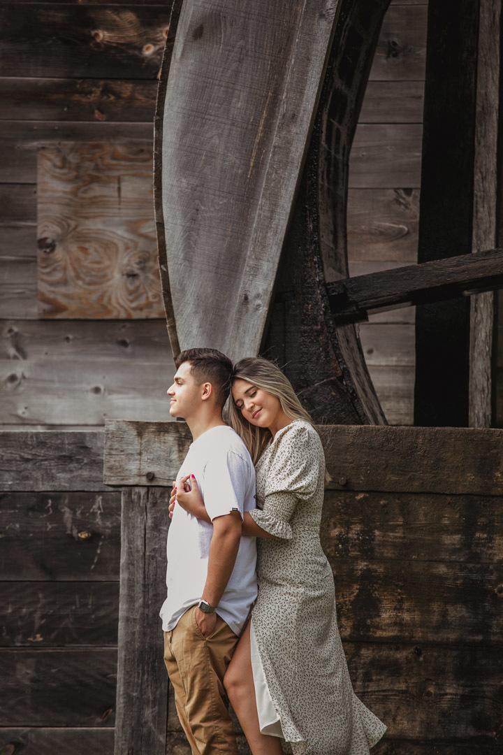 ensaio fotografico de casal realizado em Saugus-MA nos EUA, fotografado por Cinthia Toledo Fotografia/photography , fotografa de familia. fotos ao ar livre, natureza, romance, outono, fall.