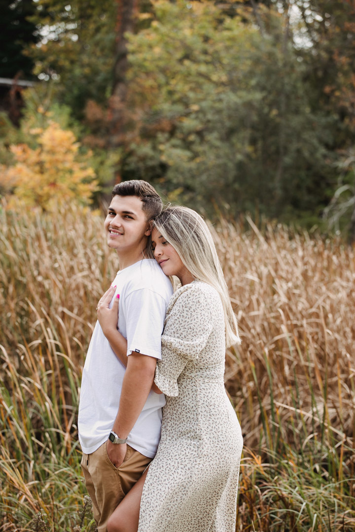 ensaio fotografico de casal realizado em Saugus-MA nos EUA, fotografado por Cinthia Toledo Fotografia/photography , fotografa de familia. fotos ao ar livre, natureza, romance, outono, fall.
