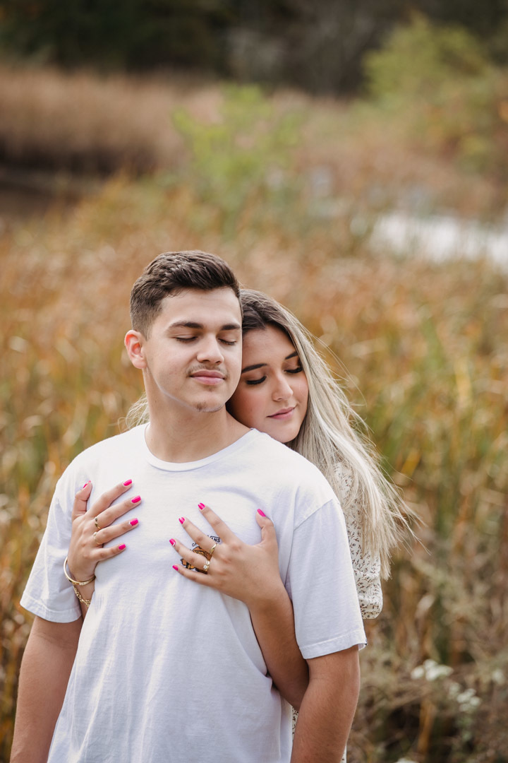 ensaio fotografico de casal realizado em Saugus-MA nos EUA, fotografado por Cinthia Toledo Fotografia/photography , fotografa de familia. fotos ao ar livre, natureza, romance, outono, fall.