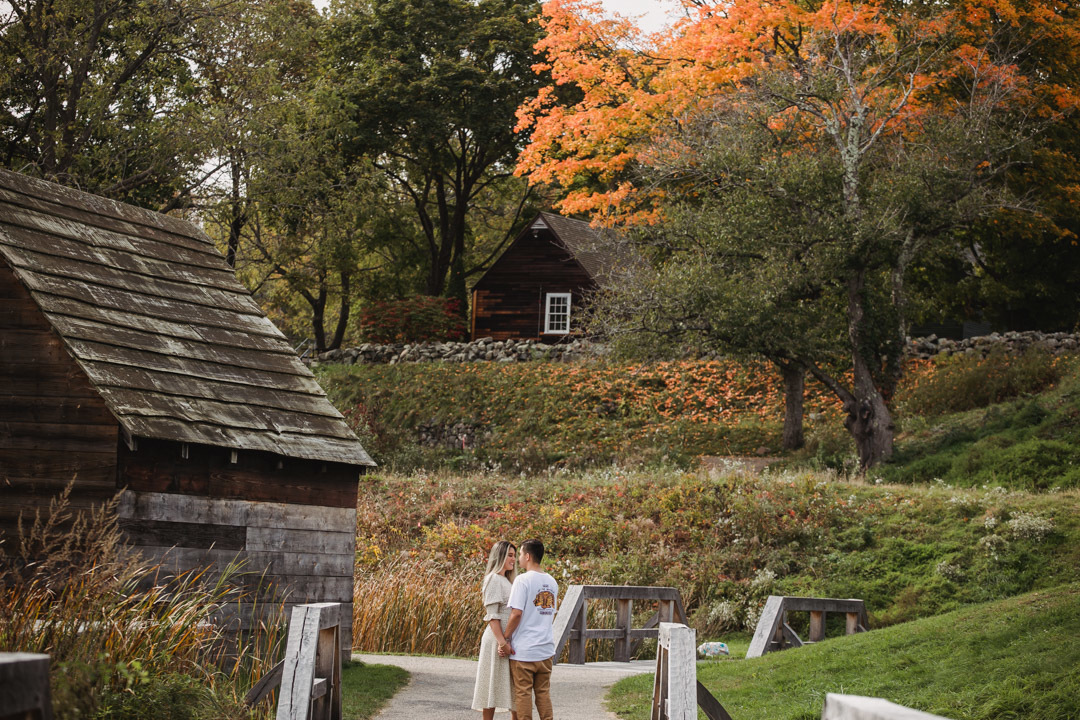 ensaio fotografico de casal realizado em Saugus-MA nos EUA, fotografado por Cinthia Toledo Fotografia/photography , fotografa de familia. fotos ao ar livre, natureza, romance, outono, fall.