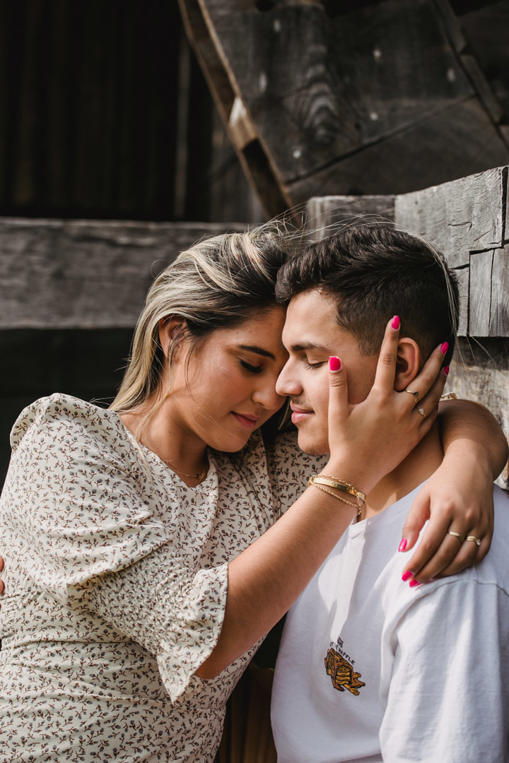 ensaio fotografico de casal realizado em Saugus-MA nos EUA, fotografado por Cinthia Toledo Fotografia/photography , fotografa de familia. fotos ao ar livre, natureza, romance, outono, fall.