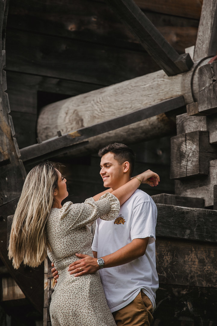 ensaio fotografico de casal realizado em Saugus-MA nos EUA, fotografado por Cinthia Toledo Fotografia/photography , fotografa de familia. fotos ao ar livre, natureza, romance, outono, fall.